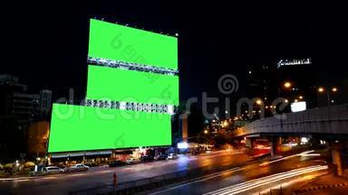 空白广告广告牌绿色屏幕，用于广告，时间流逝。